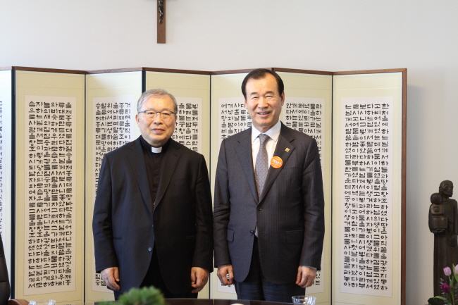 염수정 추기경 예방3