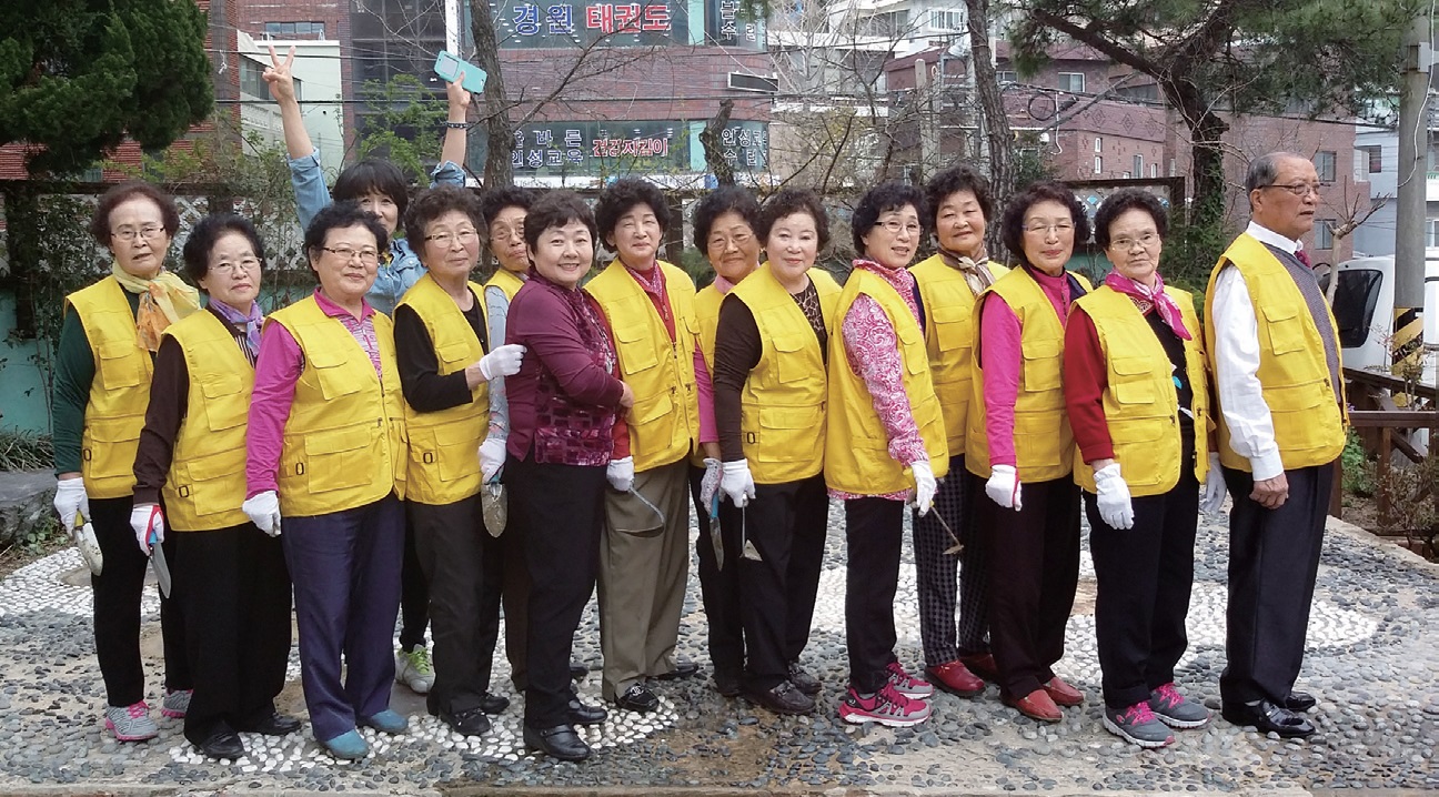 노인건강교실 어르신 학생 단체사진